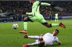 1xBit体育教练-欧洲球场上的擂台对决，势均力敌争取胜利