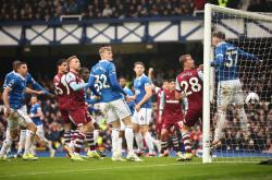 1xBit体育app下载地址-包含伯恩利再败，保级形势岌岌可危的词条