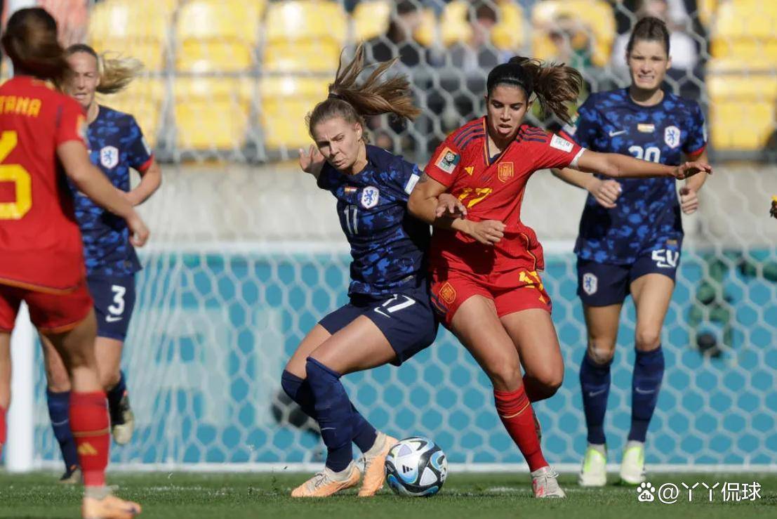 意大利女足全队出征，展现强大实力的简单介绍