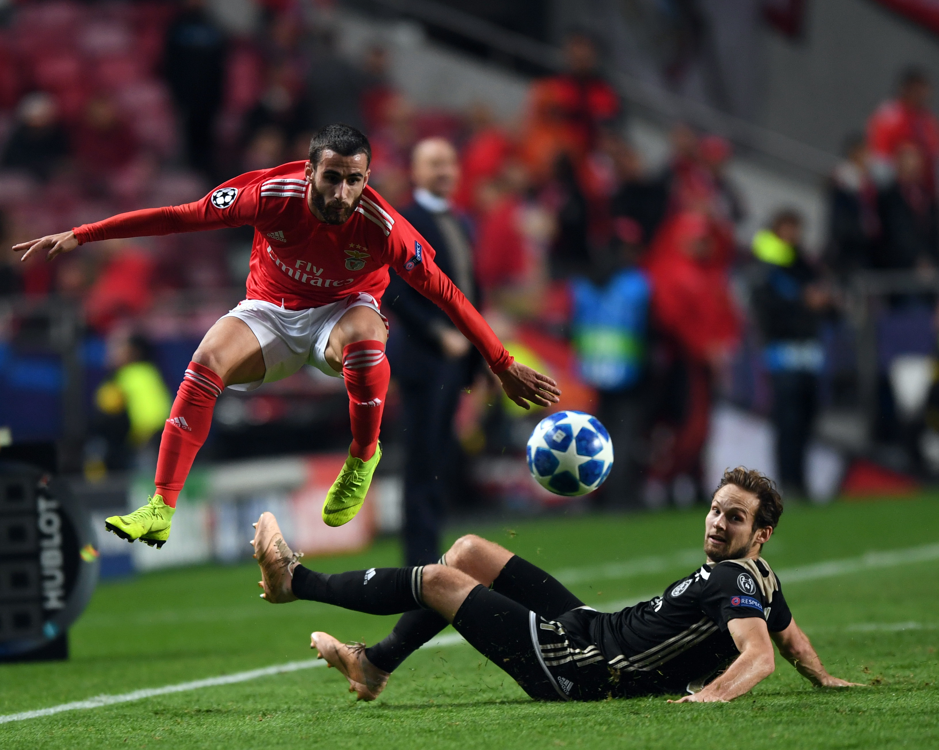 阿贾克斯连胜,欧冠前景看好 阿贾克斯连胜,欧冠前景看好