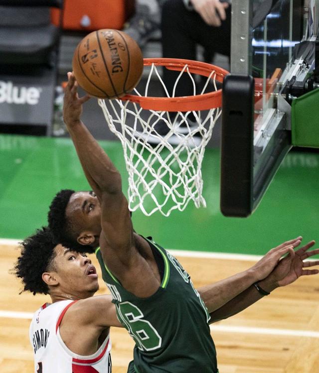 雄鹿主场胜凯尔特人,终结三连败的简单介绍 雄鹿主场胜凯尔特人,终结三连败的简单介绍