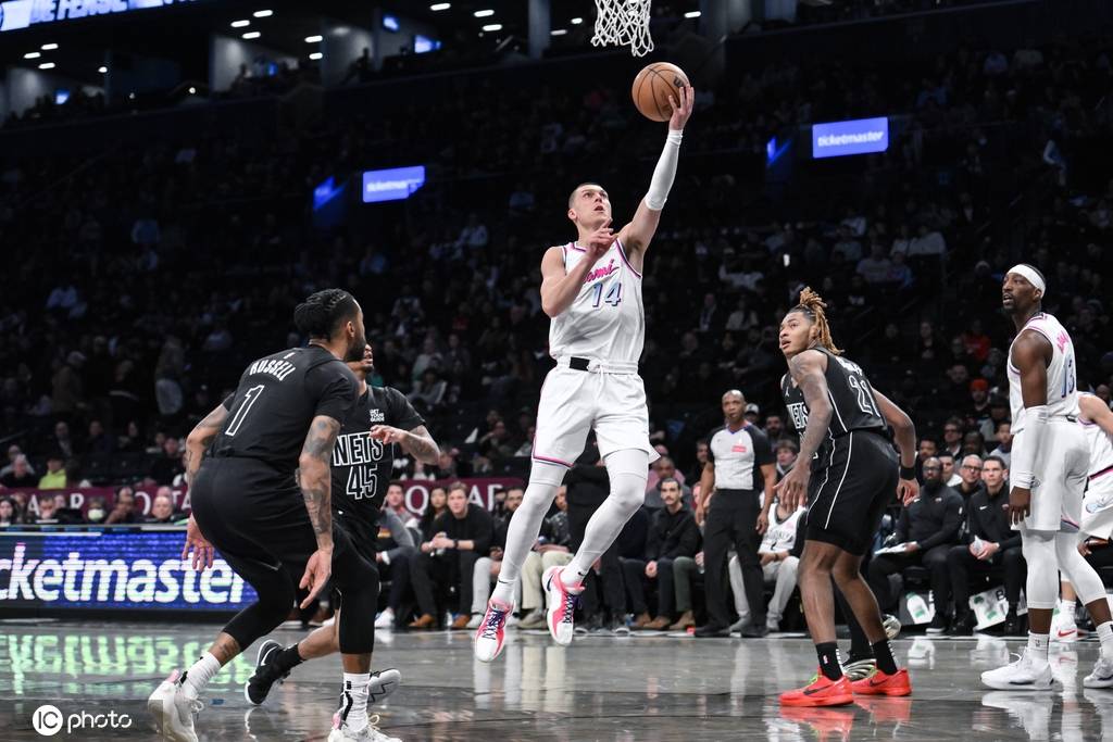 热火主场战胜篮网,取得四连胜 热火主场战胜篮网,取得四连胜