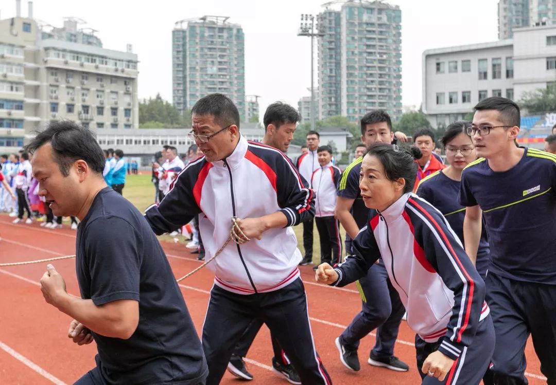 壮丽比赛场面,选手飒爽英姿 壮丽比赛场面,选手飒爽英姿