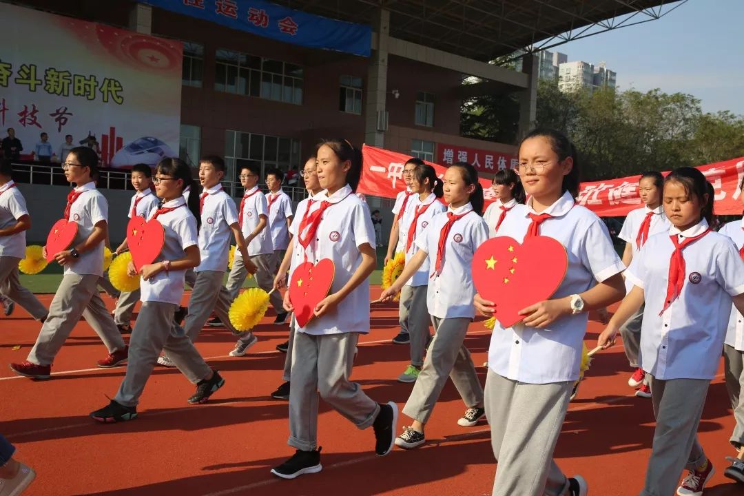 壮丽比赛场面,选手飒爽英姿 壮丽比赛场面,选手飒爽英姿