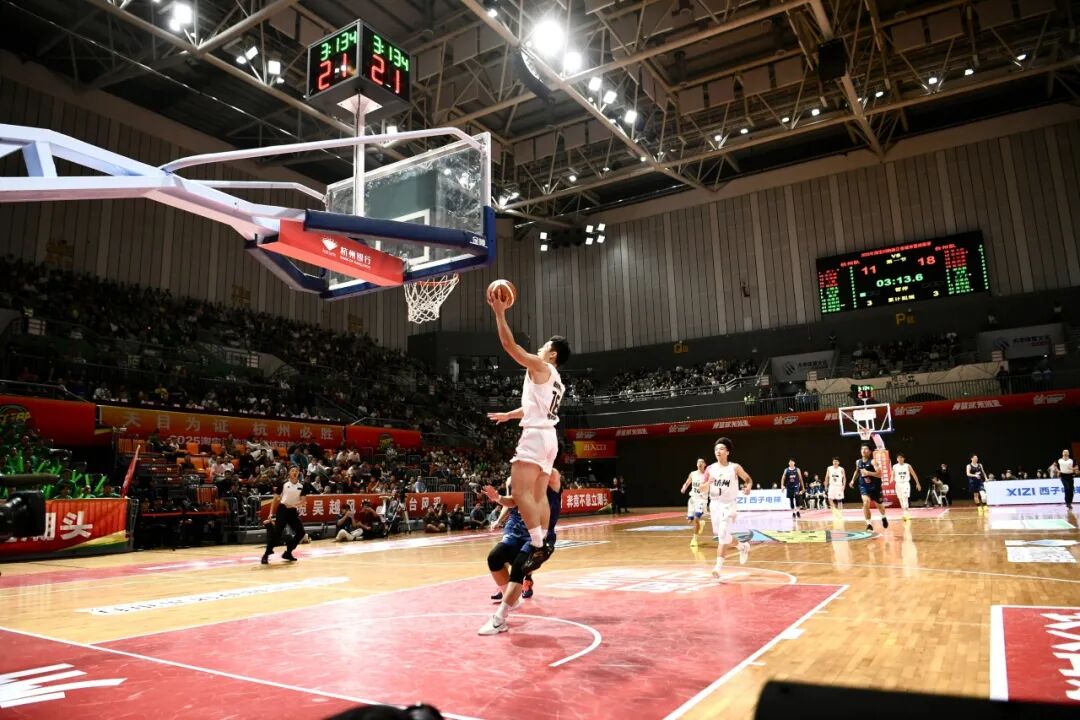 杭州队在对抗中奋勇作战,打败对手 杭州队在对抗中奋勇作战,打败对手